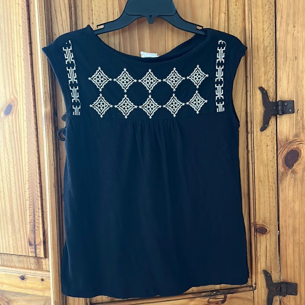 ****** 5 for $25 Caslon Embroidered Sleeveless Top